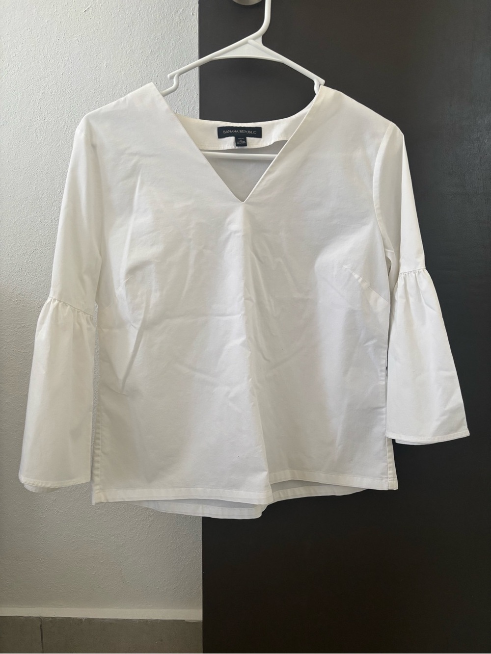 Banana Republic White V-Neck Bell Sleeve Blouse Top Small Petite